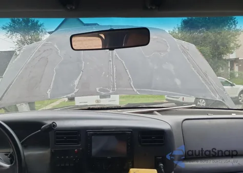 2000 Ford F450 Super Duty from USA, damaged, VIN 1FDXF46F8YEA80576